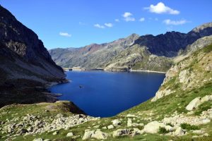 Trouvez un camping pas cher dans les Pyrénées-Atlantiques, avec des tarifs attractifs et des hébergements confortables, idéal pour des vacances économiques.